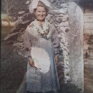 Donna in costume tradizionale